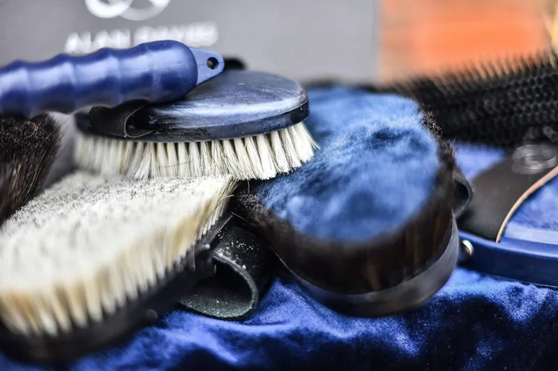 Alan Davies Signature Pack of Brushes-1