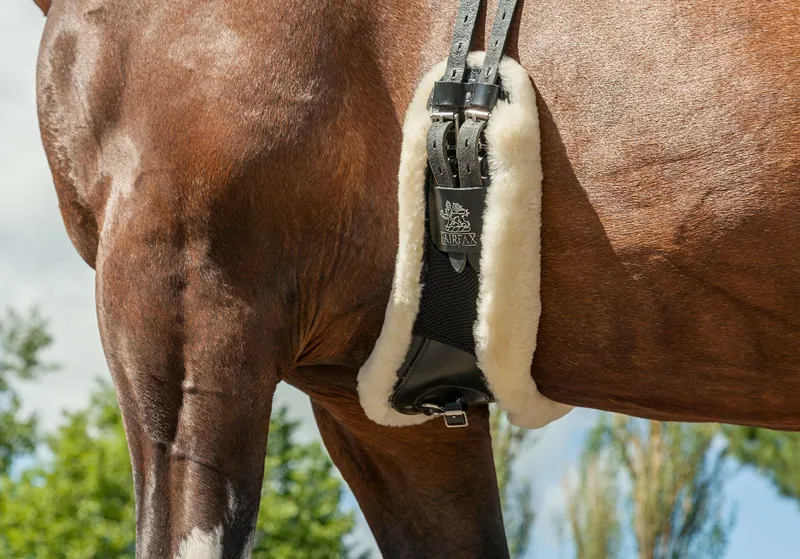 LeMieux ProLambskin Fairfax Girth Cover - Natural